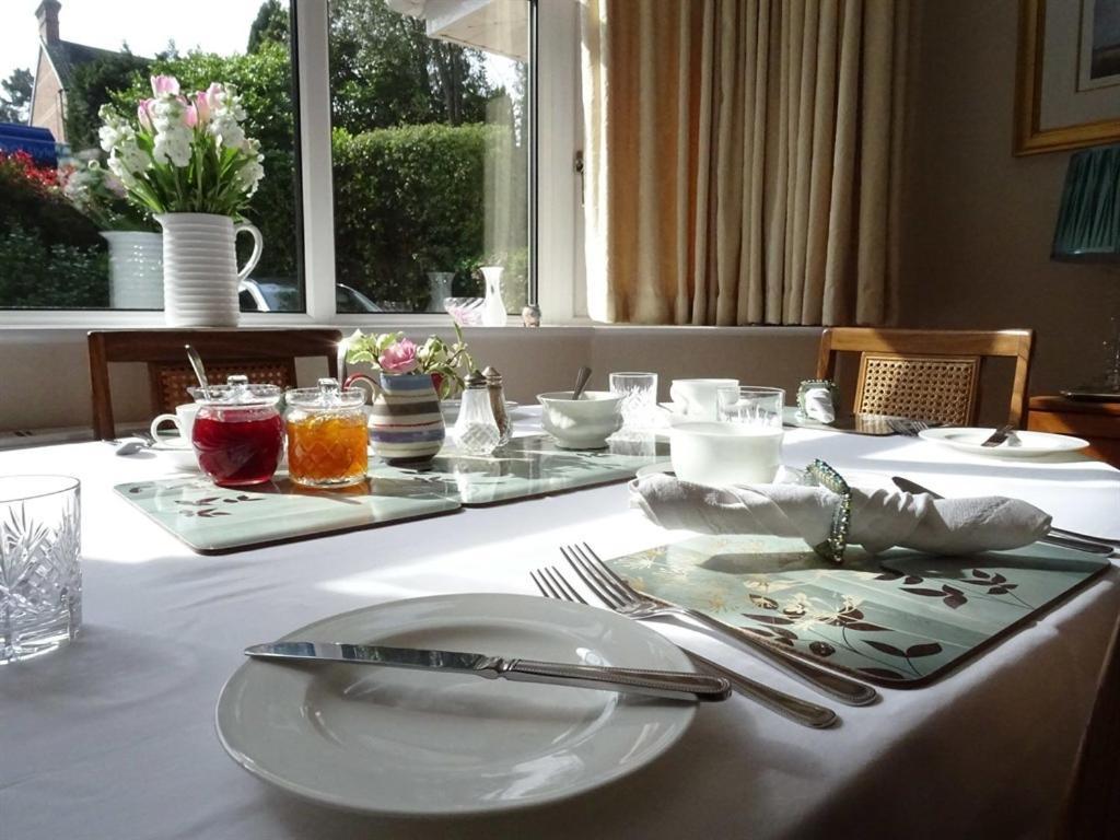 ฮันนี่ ลอดจ์ Bed & Breakfast Broadstone ภายนอก รูปภาพ