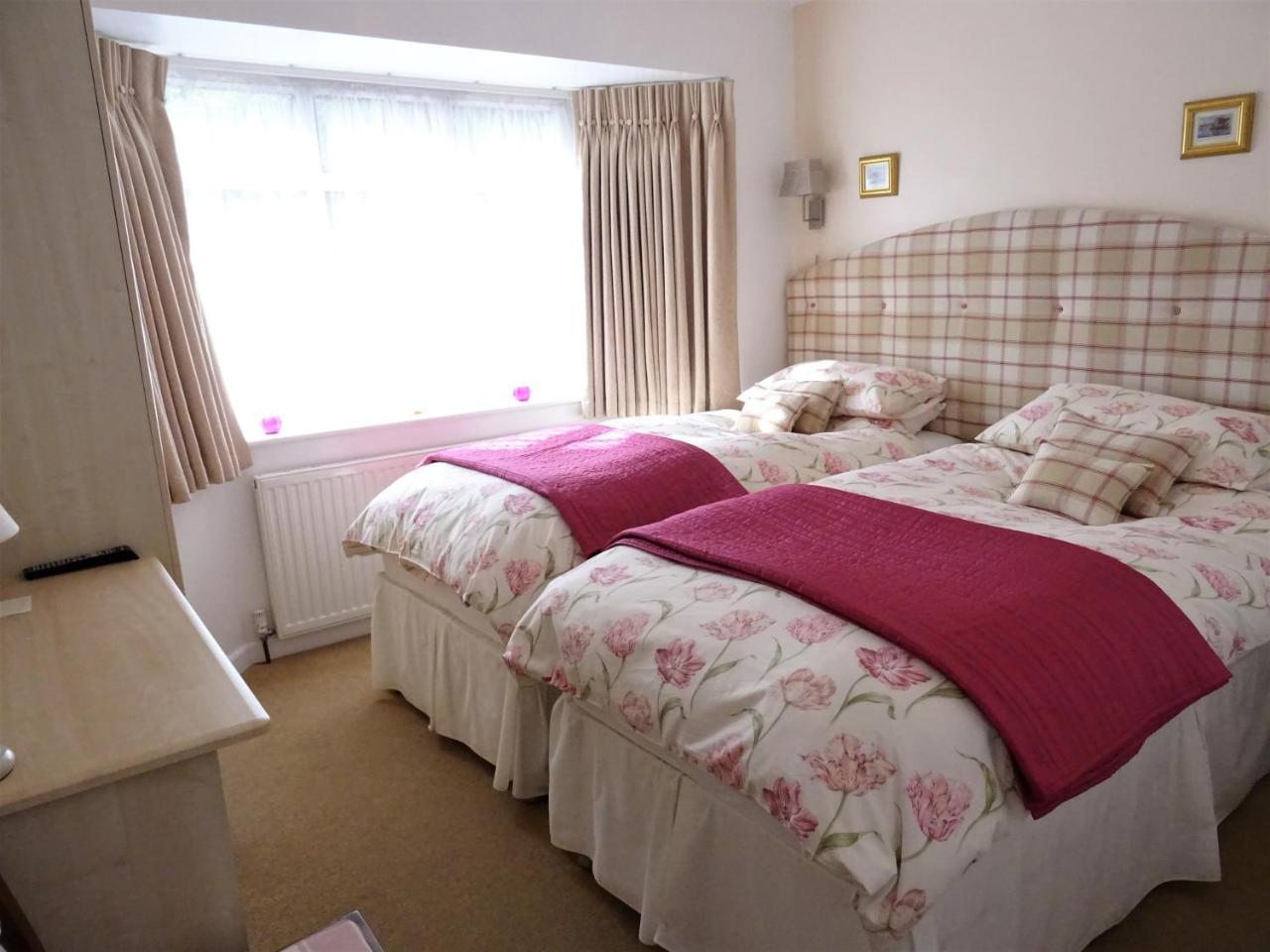 ฮันนี่ ลอดจ์ Bed & Breakfast Broadstone ภายนอก รูปภาพ