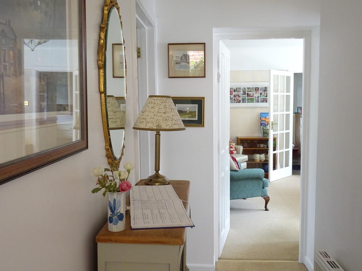 ฮันนี่ ลอดจ์ Bed & Breakfast Broadstone ภายนอก รูปภาพ